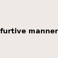furtive manner是什么意思