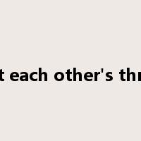 be at each other's throats是什么意思