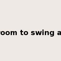 no room to swing a cat是什么意思