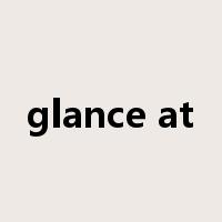 glance at是什么意思