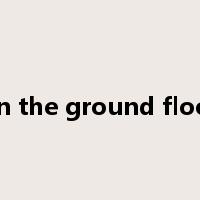 on the ground floor是什么意思