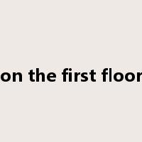 on the first floor是什么意思