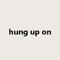 hung up on是什么意思
