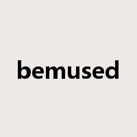 bemused是什么意思