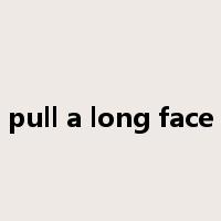 pull a long face是什么意思