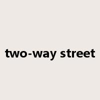 two-way street是什么意思