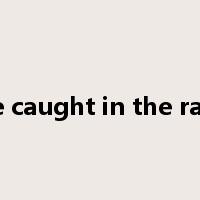be caught in the rain是什么意思