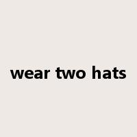 wear two hats是什么意思