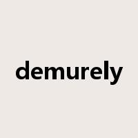 demurely是什么意思