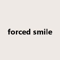 forced smile是什么意思