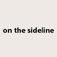 on the sideline是什么意思