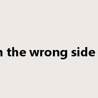 on the wrong side of是什么意思
