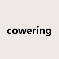cowering是什么意思