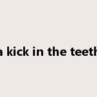 a kick in the teeth是什么意思